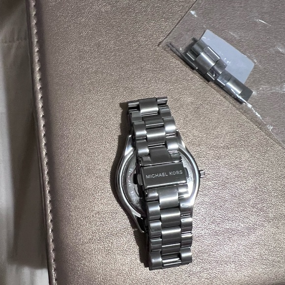 Michael Kors, silver watch - Picture 2 of 3